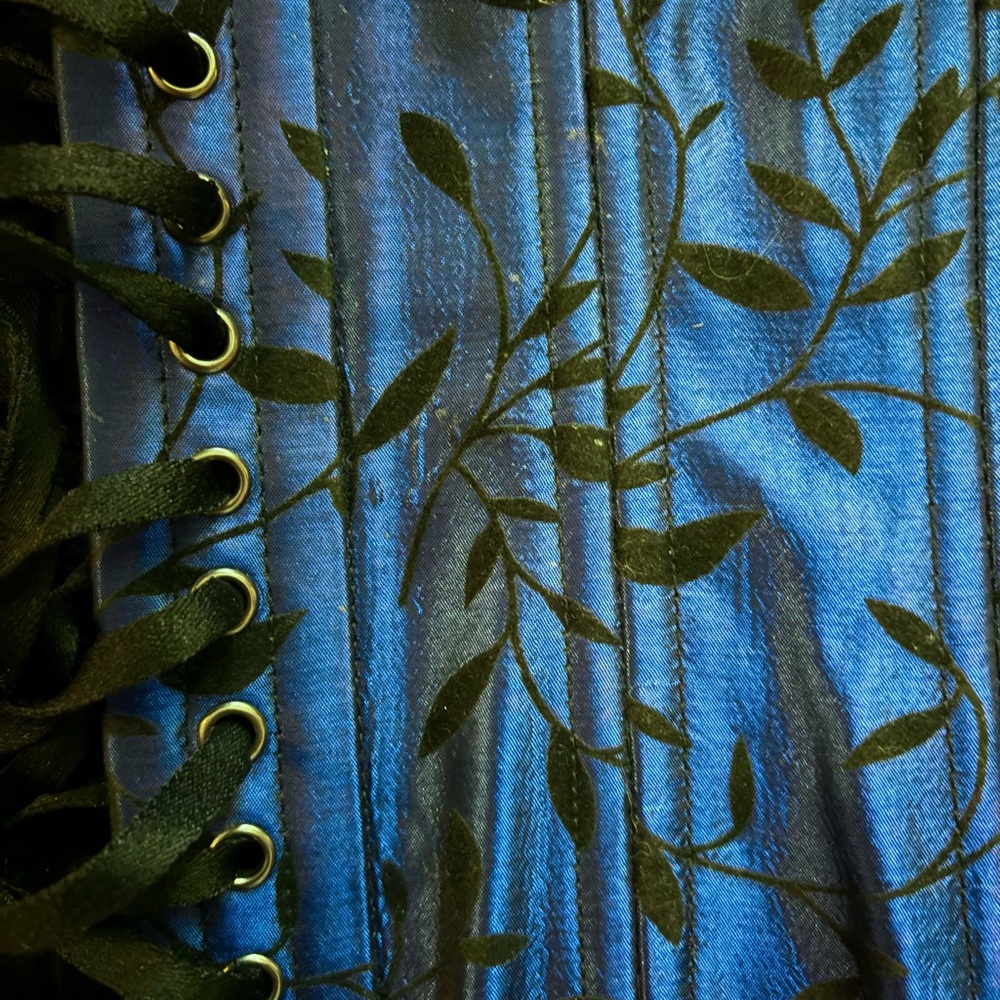Timeless Trends Blue and Black Leaf Pattern Silk and Cotton Corset - Picture 4 of 5